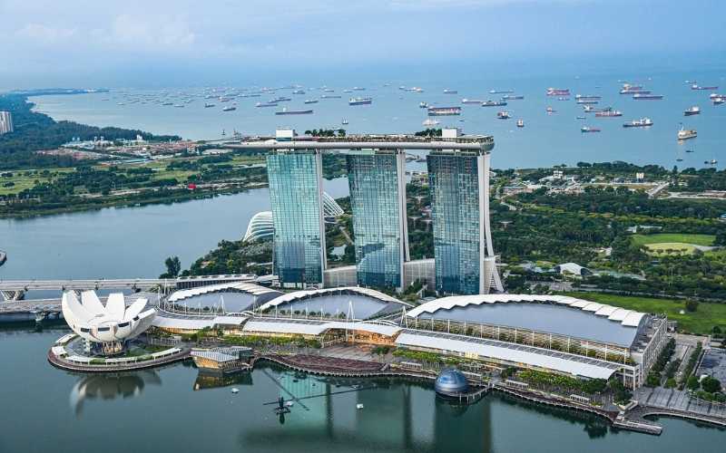 Singapore Spectacle: From Skylines to Sentosa