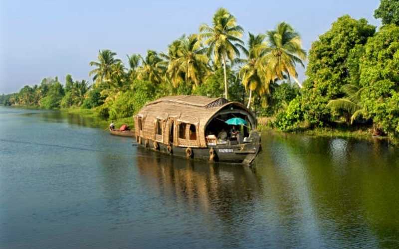 Wild & Water: A Scenic Kerala Circuit